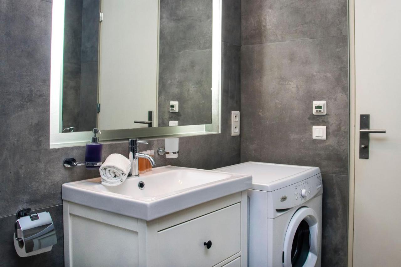 פראג Modern Apartment With Terrace And Air Conditioning מראה חיצוני תמונה